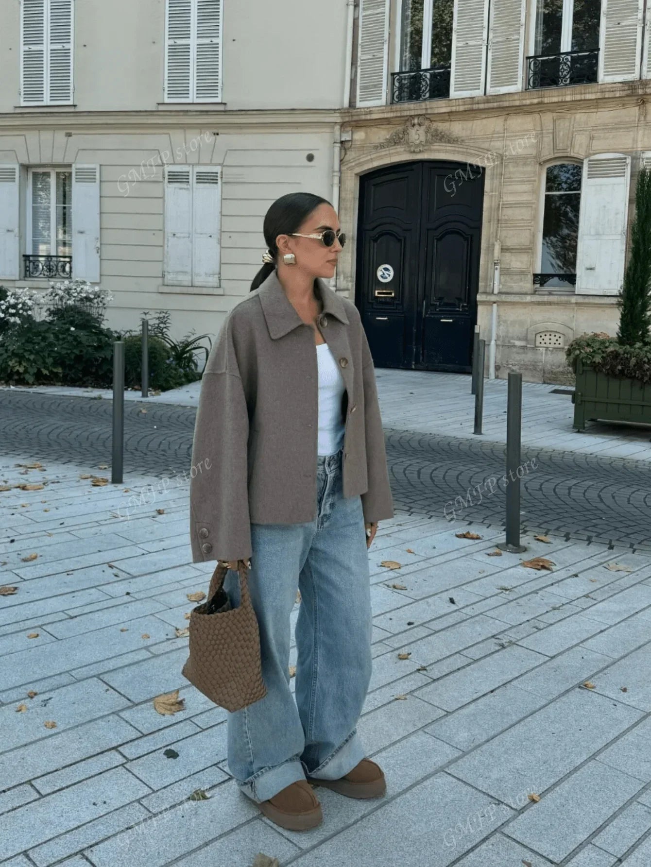 Cropped wolljacke mit knopfleiste – zeitloser paris-chic für damen