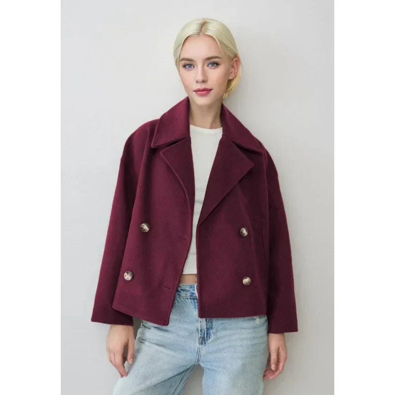Kurze zweireiherjacke mit elegantem schnitt
