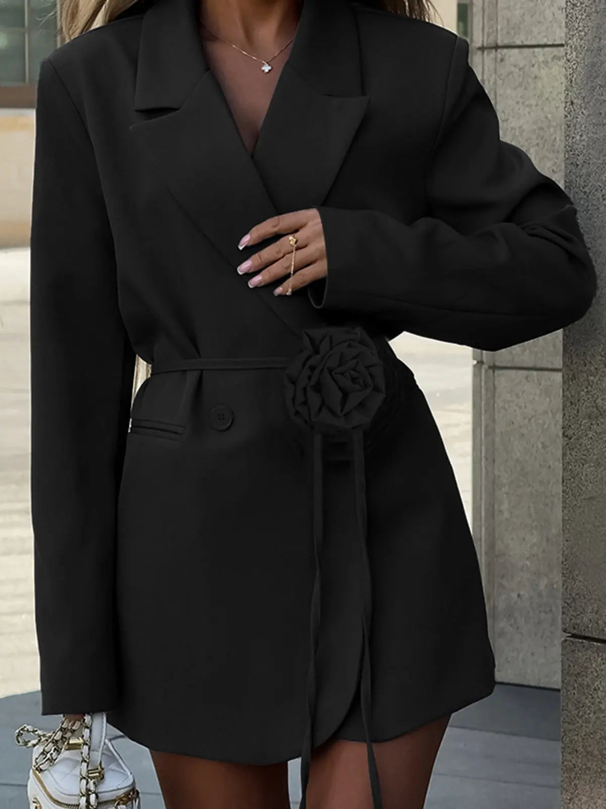 Celeste eleganter blazer mit taillengürtel & rosendetail