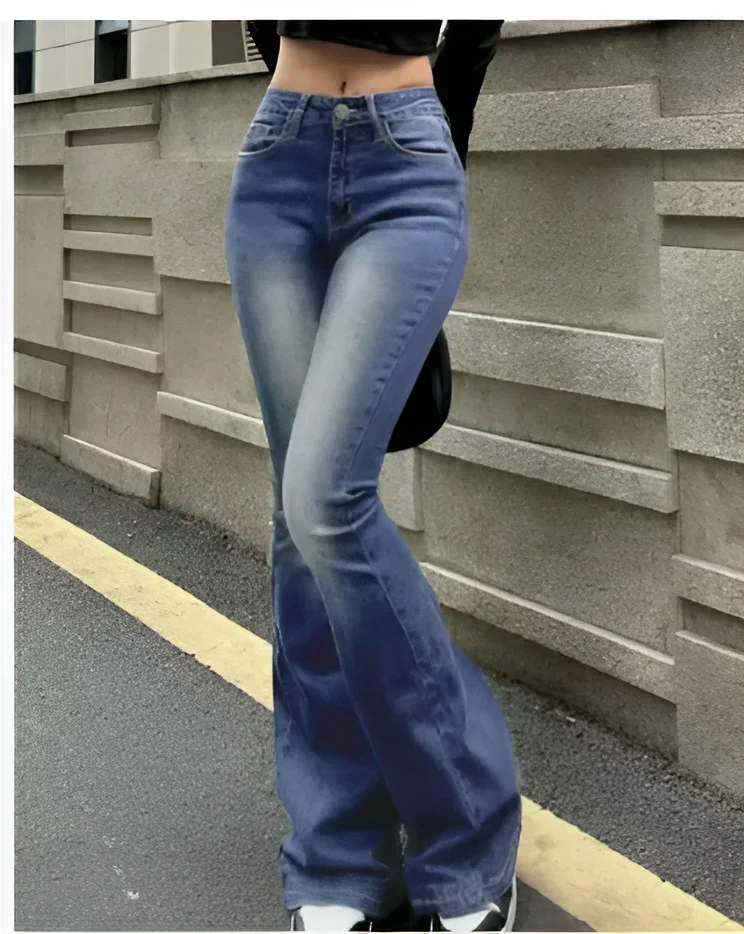 Hochgeschnittene, ausgestellte Slim-Fit-Jeans – Damen