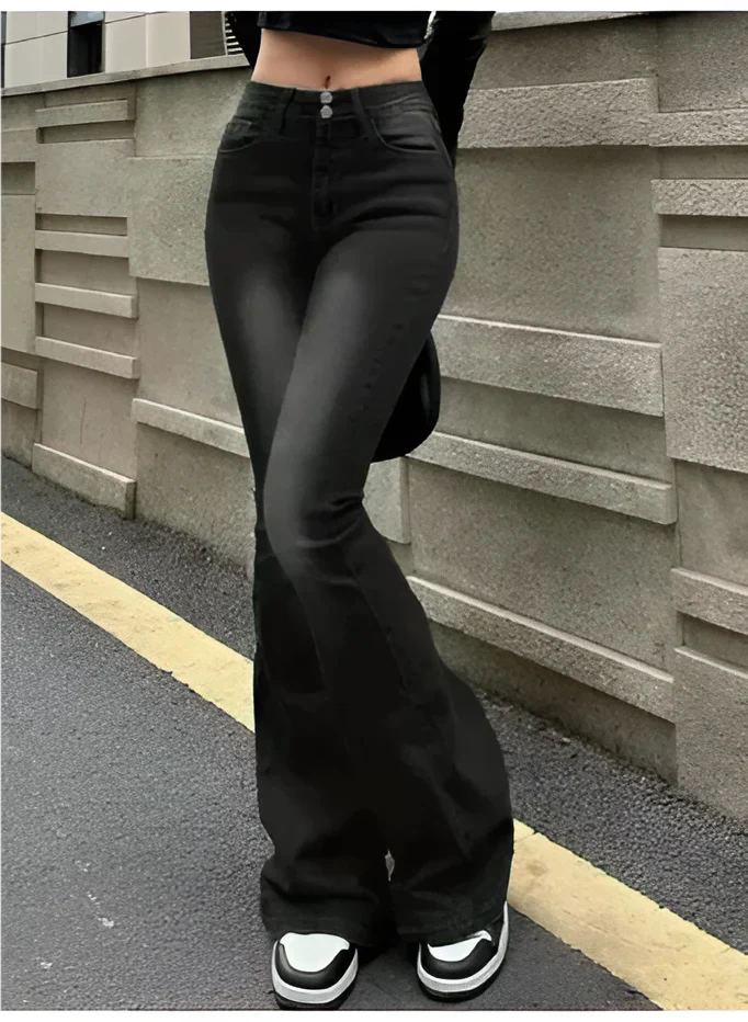 Hochgeschnittene, ausgestellte Slim-Fit-Jeans – Damen