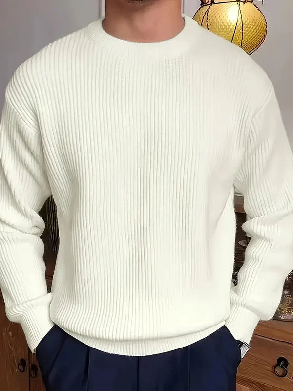 Klassischer, grob gestrickter herrenpullover mit rundhalsausschnitt – herren