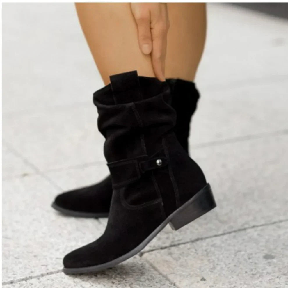 Lässige wildleder-ankle-boots für damen mit riemen – damen