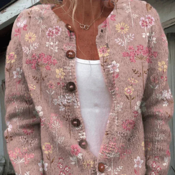 Marlene – gestrickte strickjacke mit blumenmuster und knopfleiste